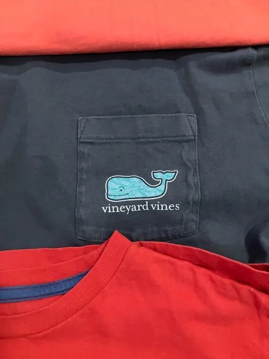 Vineyard Vines Coral, Navy & Red Whale Tees with Khaki Shorts Sz XL (16) EUC - Picture 6 of 15
